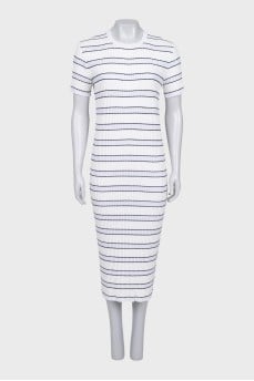 Straight striped dress with a round neckline