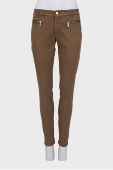 Slim-fit jeans with zippered pockets