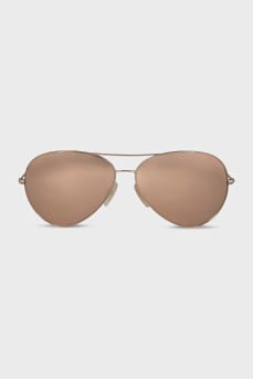 Aviator sunglasses with mirrored lenses