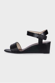 Leather sandals with a medium wedge heel