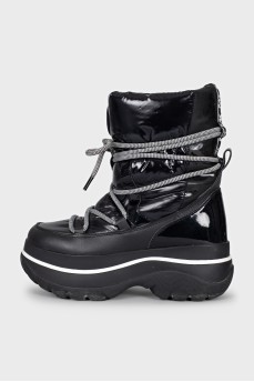 Black dutik boots with laces