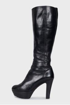 High-heeled leather boots