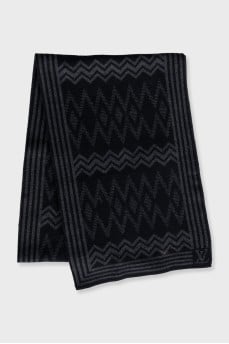 Wool scarf with geometric print