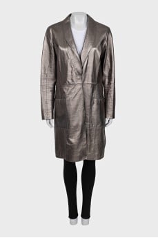 Shiny coat with a button