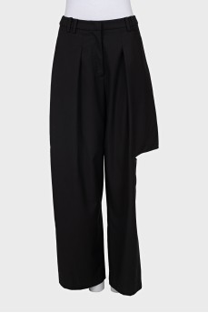Wool trousers with a slit at the knee