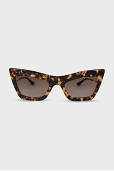 Cat-eye frames in animal print