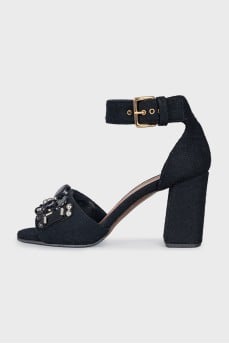 Textile sandals with decorative toes