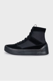 Black sneakers with suede inserts and a removable sole