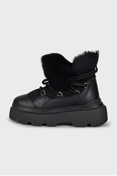 Insulated black boots with a massive sole
