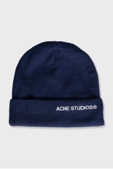 Men's blue logo beanie with tag