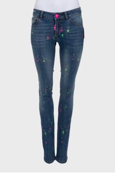 Jeans with an accent jacron and print