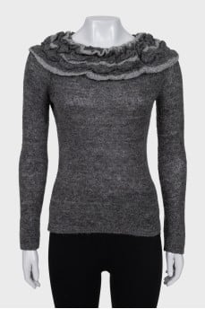 Gray jumper with an accent collar