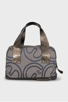 Textile bag with patent leather handles