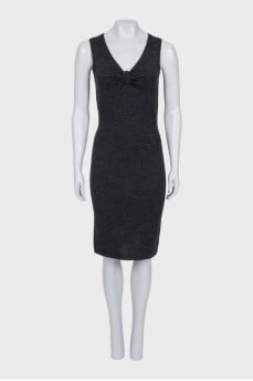 Gray sleeveless dress with a bow