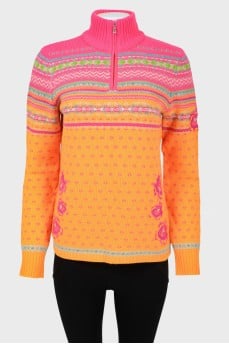 Sweater with a high throat with a zipper