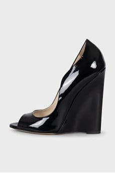 Patent leather wedge shoes