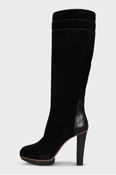 Suede boots with a stable heel