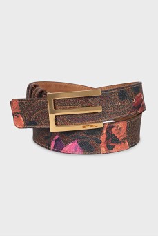 Printed belt with a gold buckle
