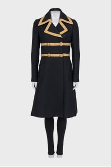 Fitted coat with accent buttons