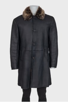 Men's straight-cut sheepskin coat with buttons