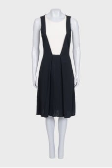 Fitted dress with a white insert