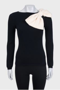 Cashmere jumper with a bow