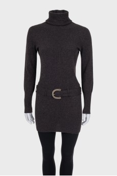 Brown cashmere sweater with a belt