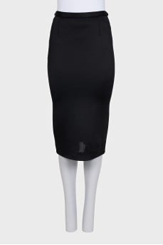 Fitted black skirt