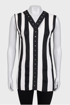 Black and white striped T-shirt