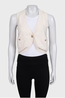 Cashmere vest with signature buttons