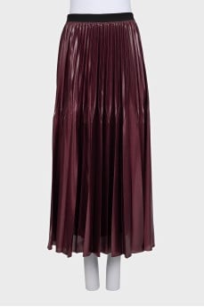 Pleated skirt without fastening