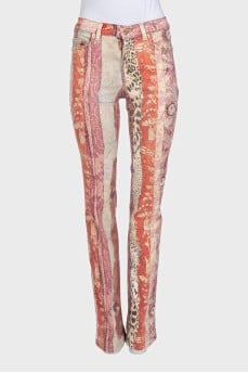 Straight-leg jeans with a floral print