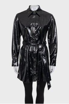 Fitted patent leather raincoat