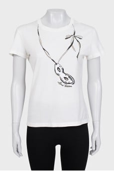 Beige T-shirt decorated with sequins