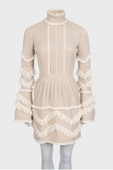 Fitted dress with flared sleeves