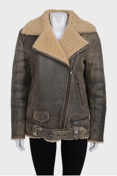 Straight sheepskin coat with a belt and zippers on the sleeves