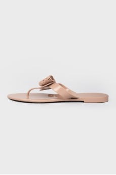 Vietnamese on a low sole with a bow