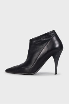 Leather ankle boots with pointed toe and heels