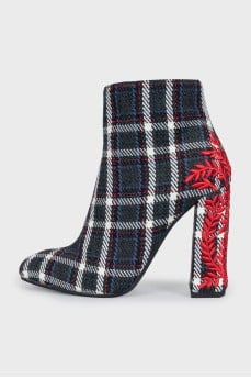 Checkered ankle boots with heels and embroidered details