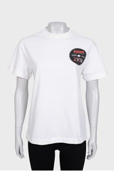 White straight-cut T-shirt with decoration