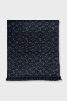 Black wool scarf with a 3D print