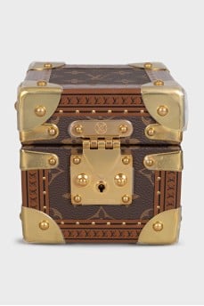 Jewelry box with a signature print