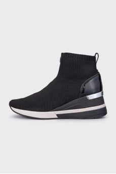 Textile sneakers with a leather heel