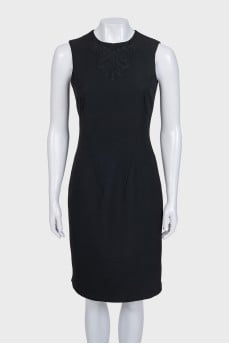 Fitted dress with voluminous decoration