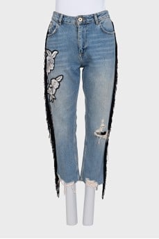 Blue jeans with fringe and embroidery