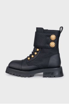 Leather boots with accent buttons