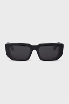 Sunglasses with chunky temples
