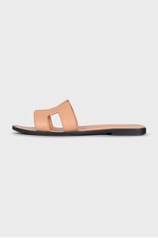 Orange flip-flops Oran