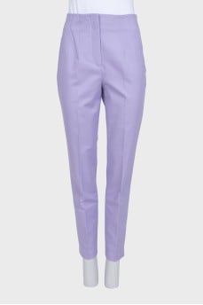 Purple trousers with an arrow