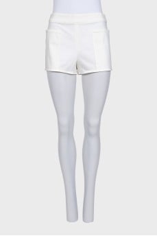 Short shorts with patch pockets